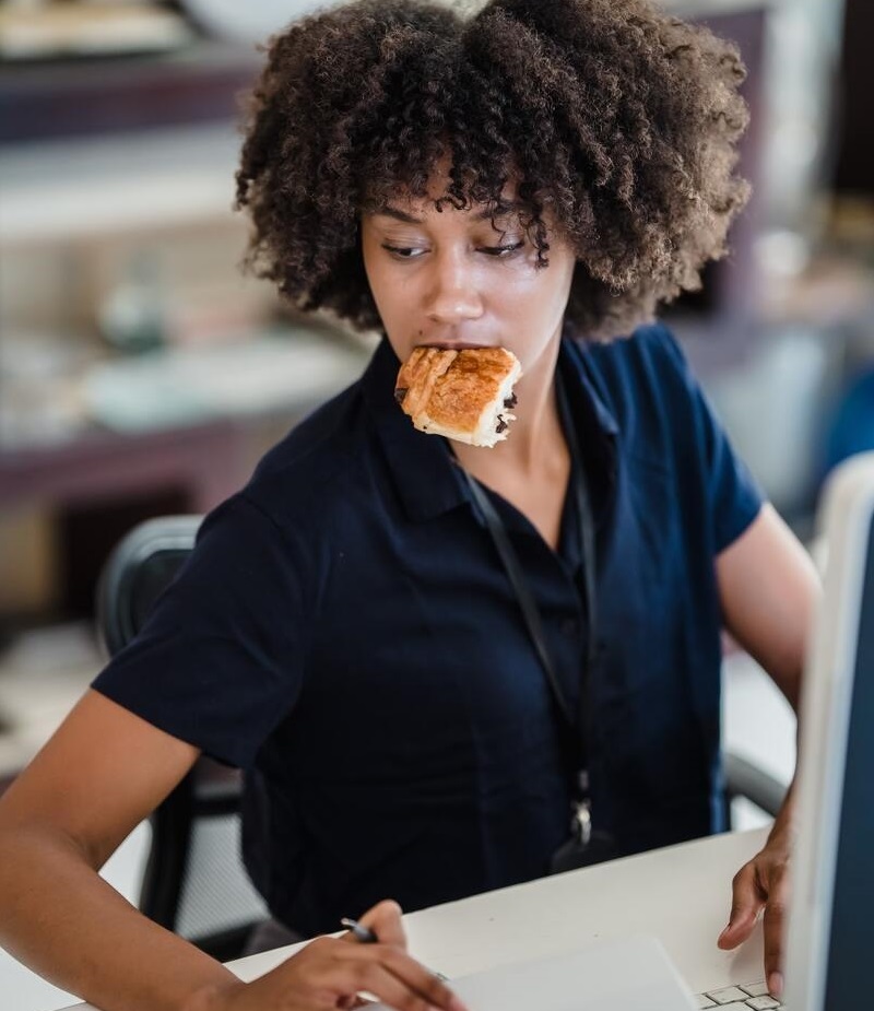 Evita esto, para bajar de peso en la oficina