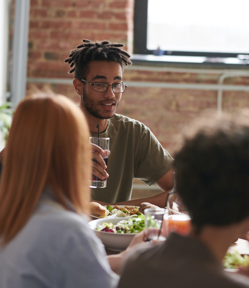¿Se puede comer saludable fuera de casa?