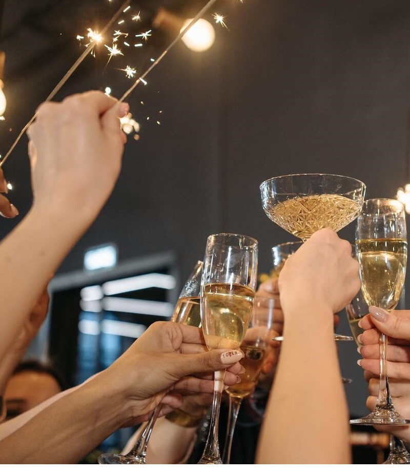 Cuida lo que bebes para no subir de peso en estas fiestas