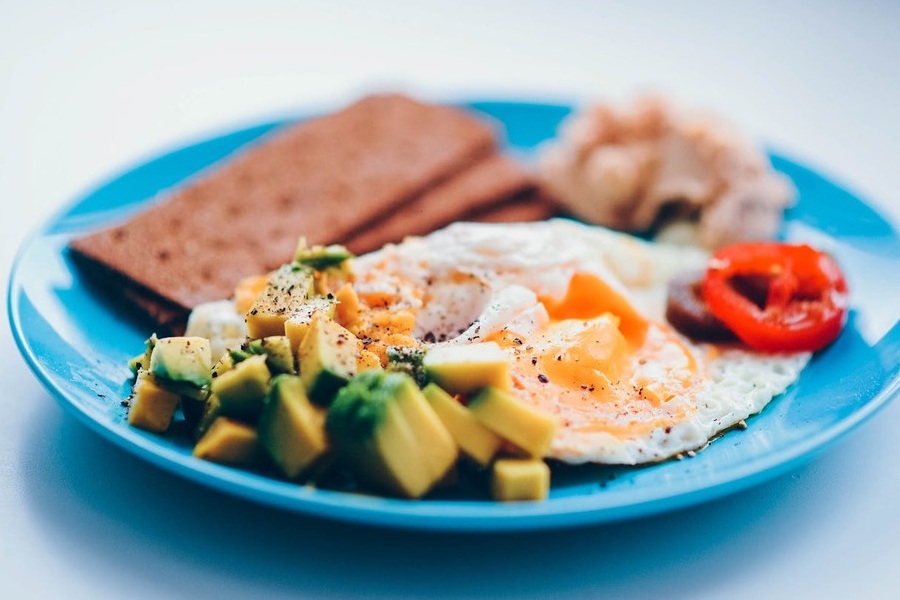 Desayunos altos en proteína fáciles y rápidos