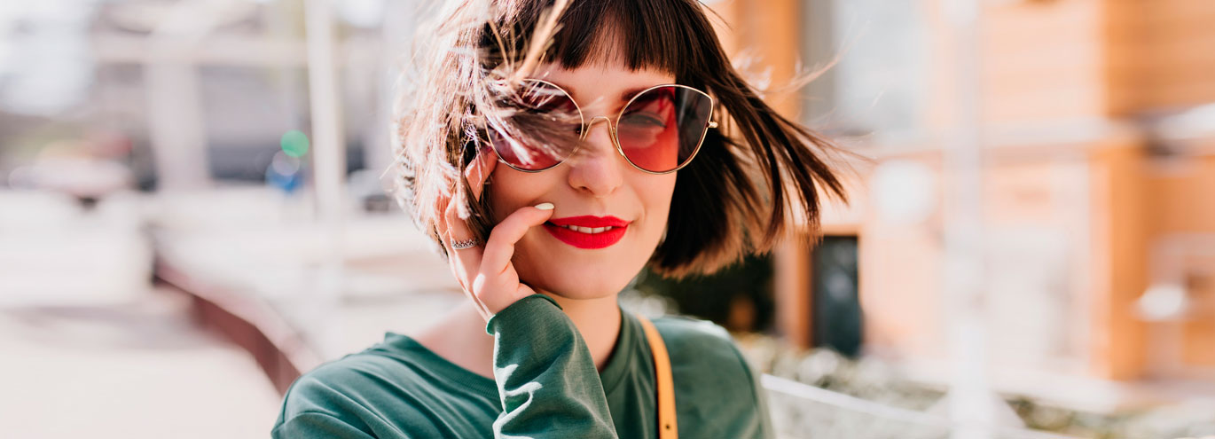 Personalidad de una mujer con cabello corto